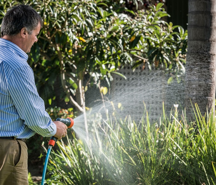 2wist-2-in-1-hand-spray-and-sprinkler