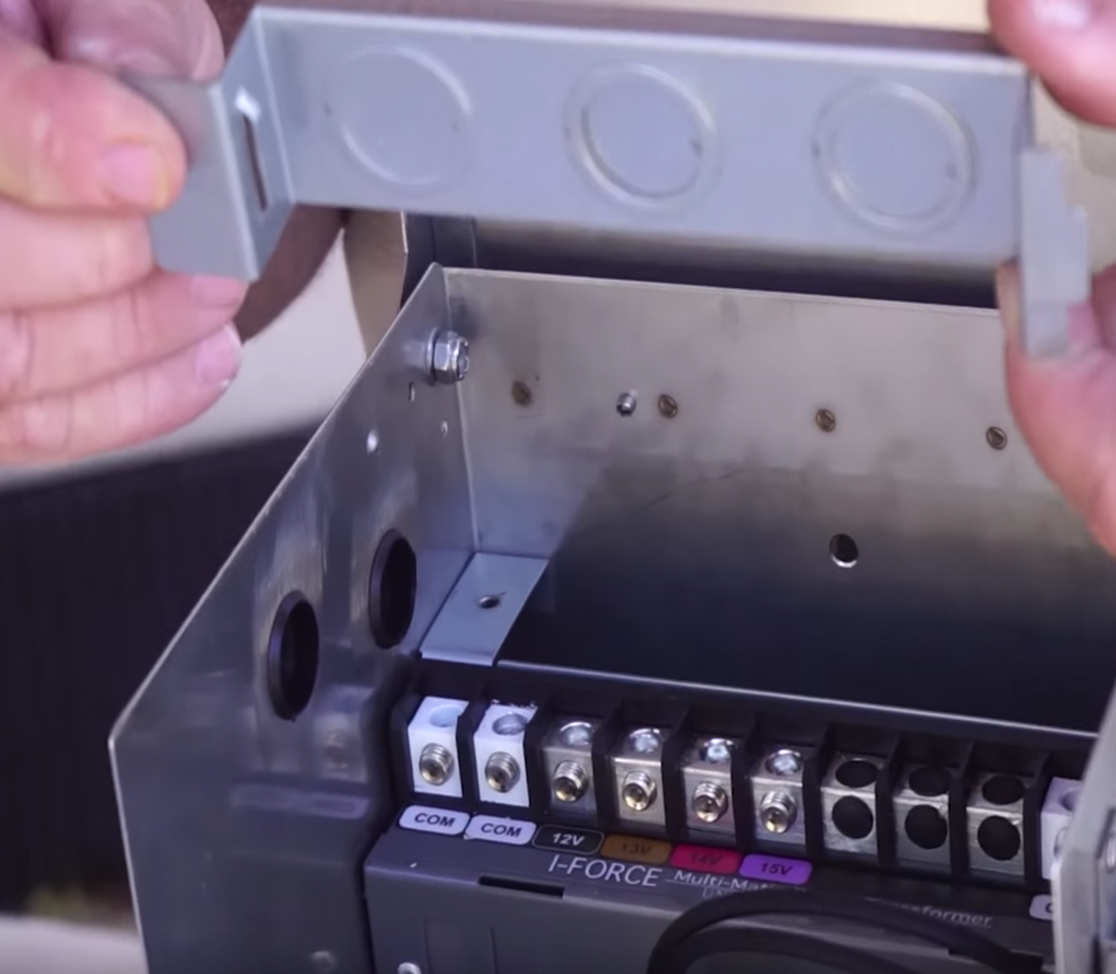 Unique Lighting IForce