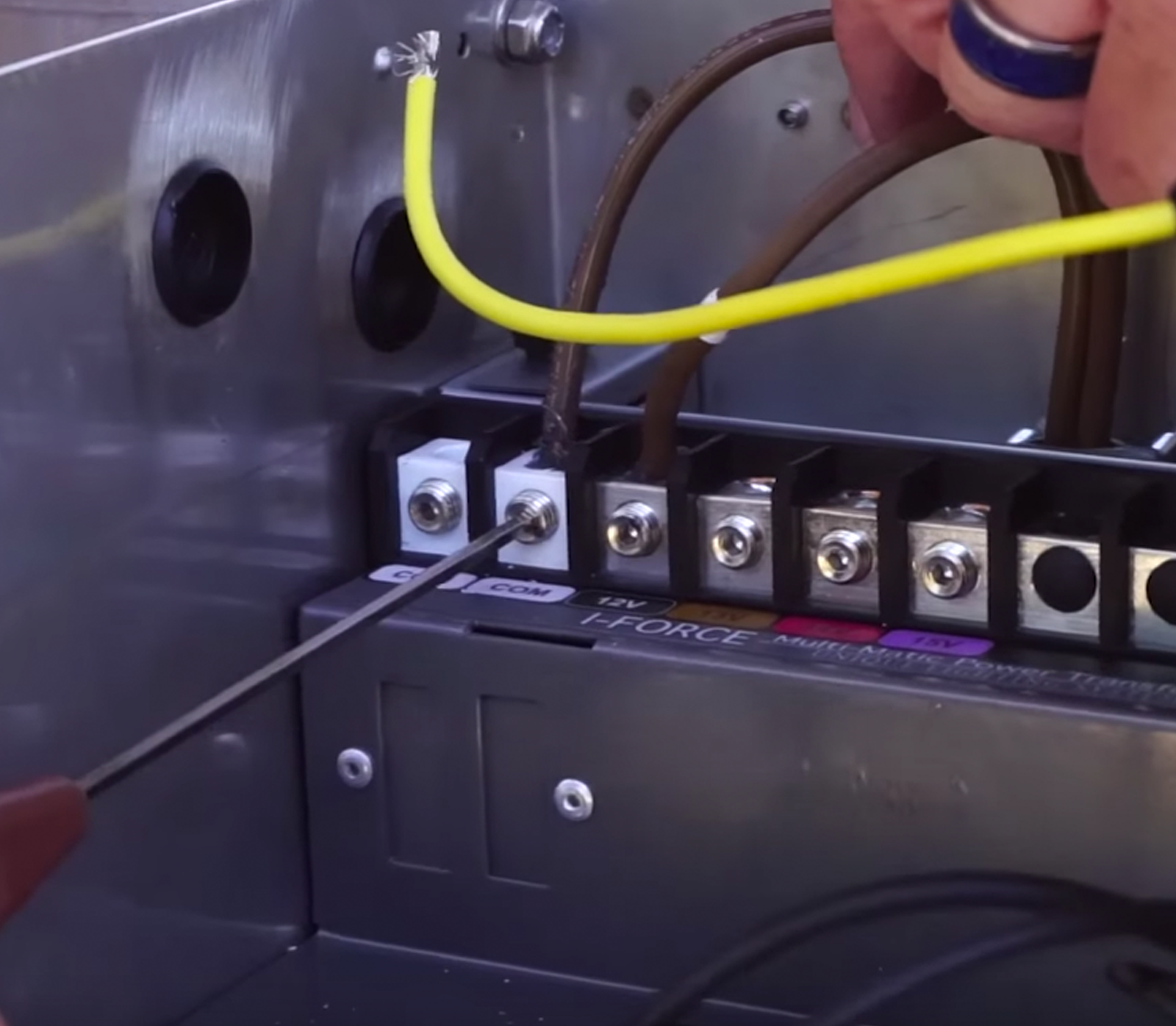 Unique Lighting IForce